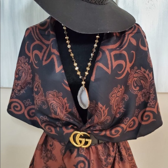 Reversible shawl black and brown. Beautiful cape! - Picture 3 of 5